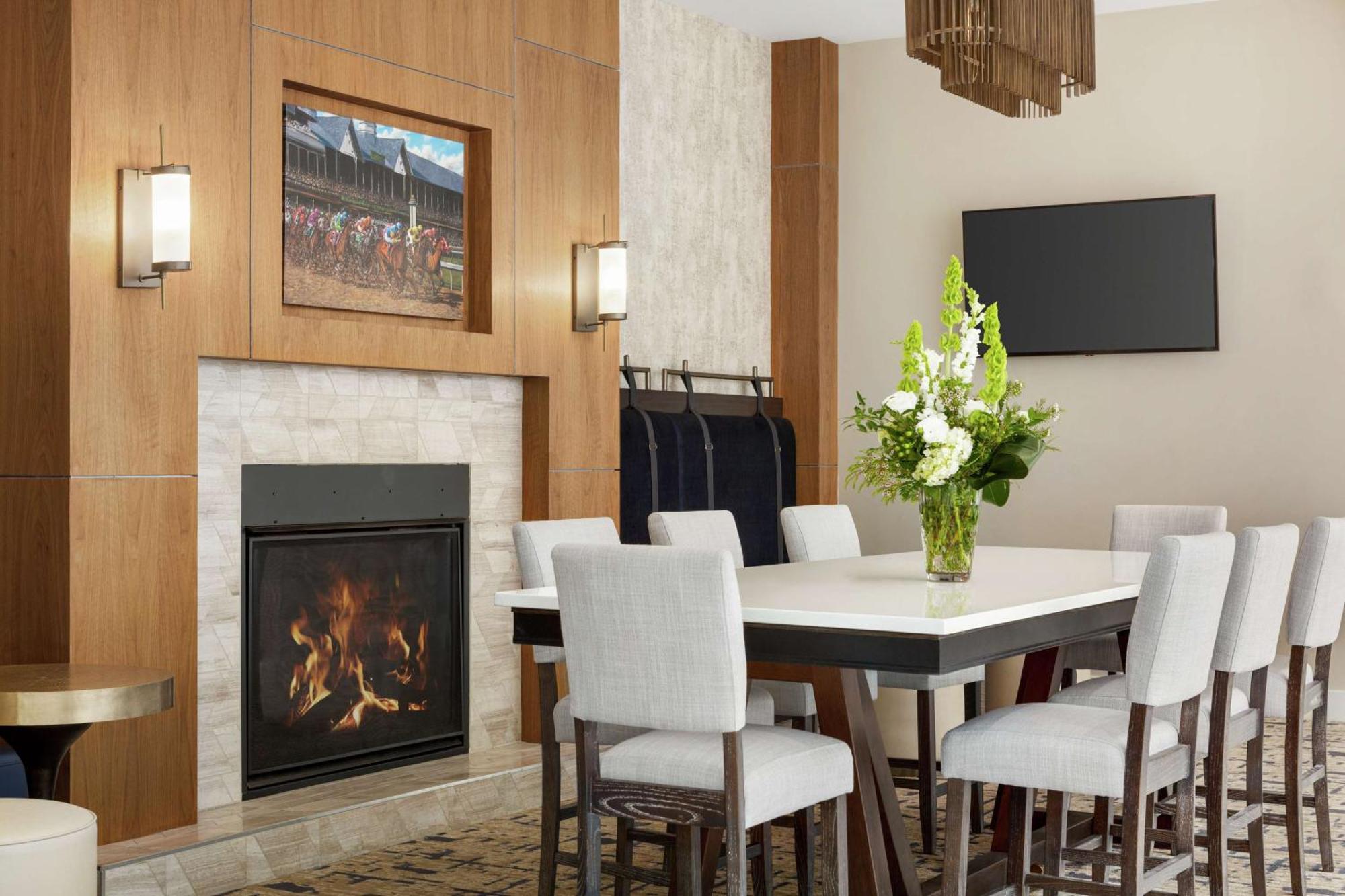 Hilton Garden Inn Louisville Downtown Ngoại thất bức ảnh